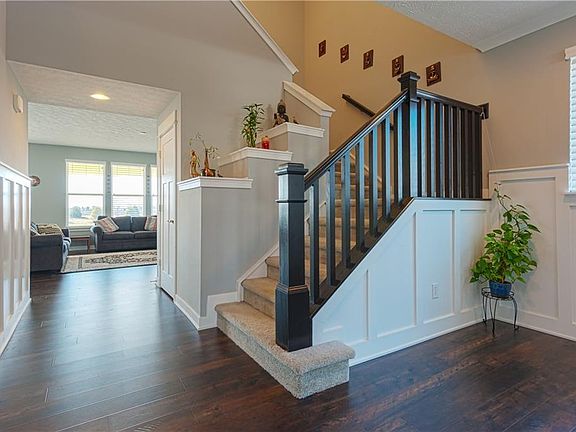 2nd image of 15813 Oakhurst Ln