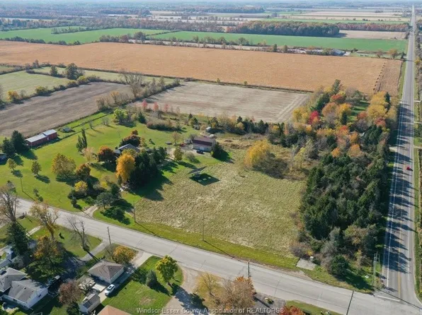 2495 Division Rd N, Kingsville, ON N9Y 2E5