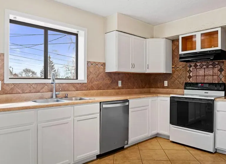 3450 N Manor Rd — Photo 5