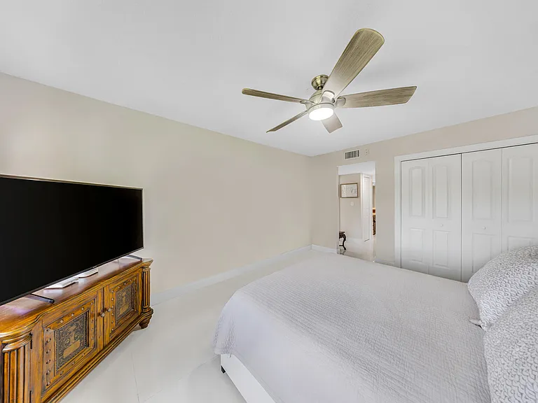 4261 W Palm Aire Dr #204 — Photo 29