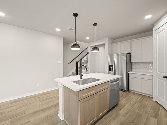 9_8776 Treeline- Kitchen -3
