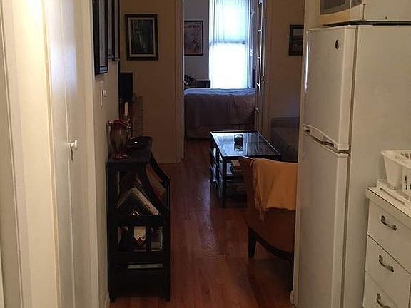 3rd image of 225 W 10th St APT 3C