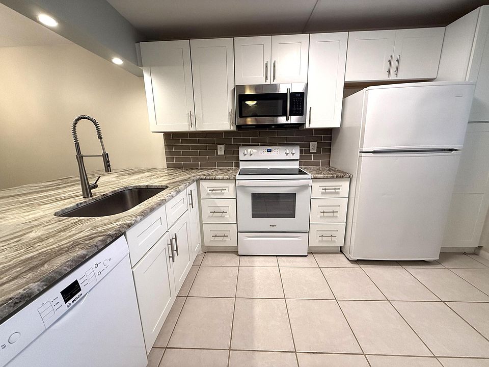 1st image of 2965 SW 22nd Avenue #2040