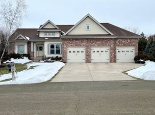 6354 Irving Dr, Sun Prairie, WI 53590