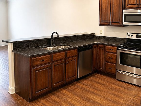 2nd image of 2305 Nassau Ln