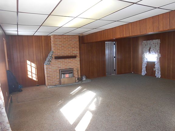 rec rm.- new carpet- 23x23'