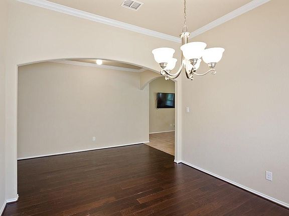 3rd image of 613 Osage Dr