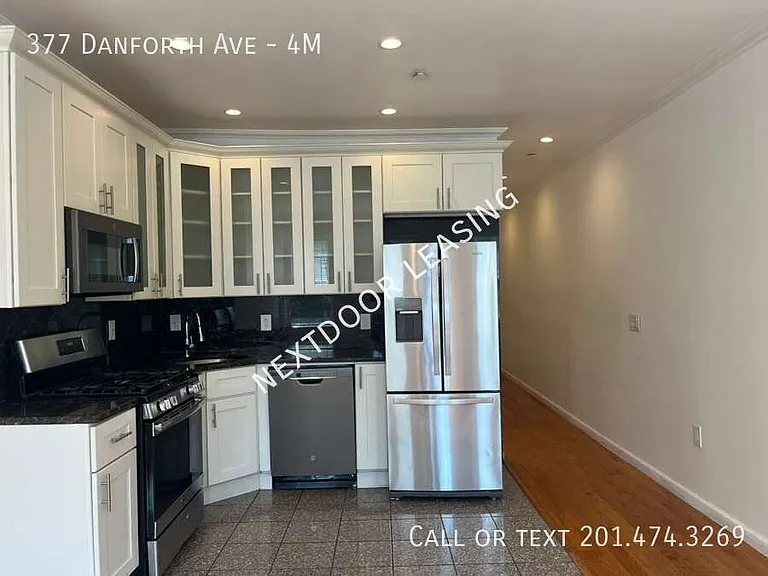 377 Danforth Ave #4M — Photo 2