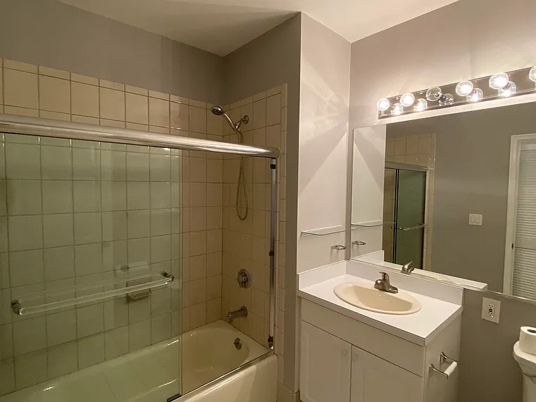 915 Madison St #6C — Photo 14