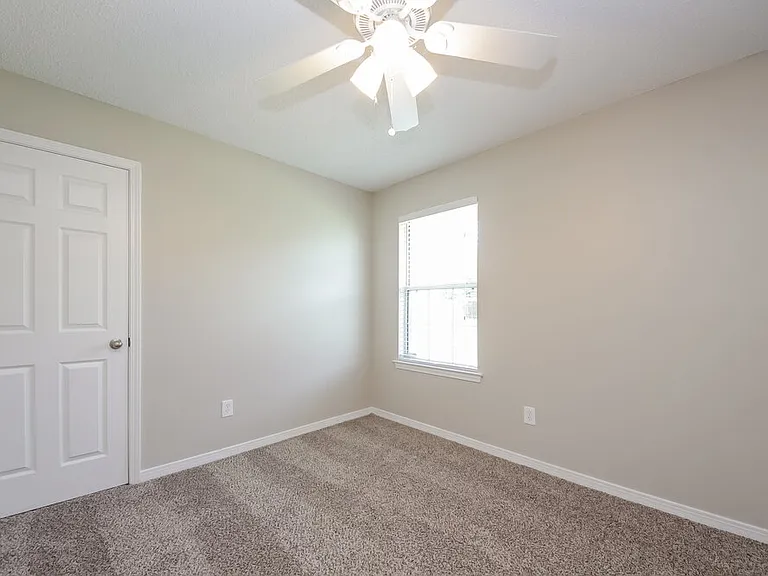 3209 Silverado Cir — Photo 11