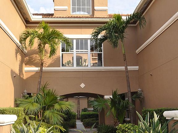 3rd image of 5025 Fairways Cir APT 303
