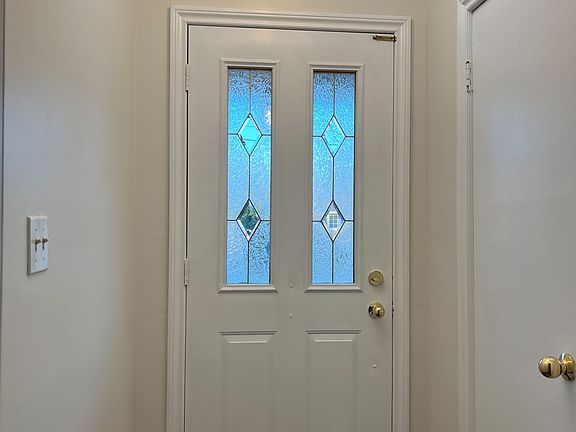 4th image of 284 Hampton Heath Rd
