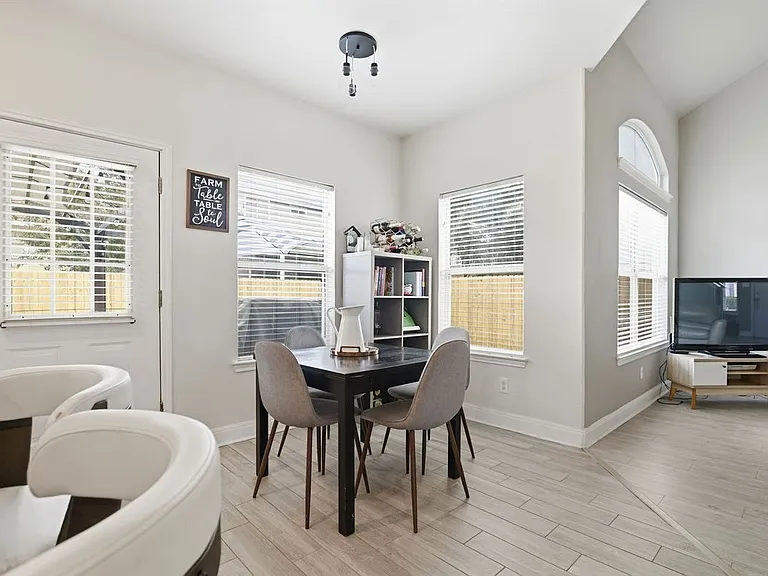 20515 View Mdw — Photo 10