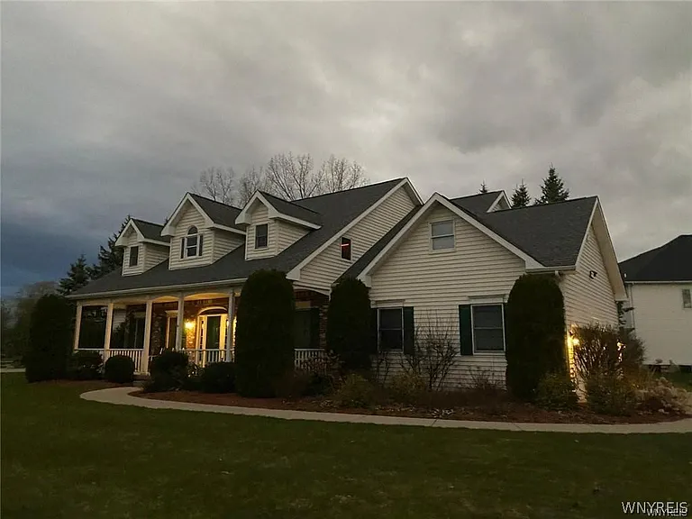 8350 Manchester Park Dr — Photo 2