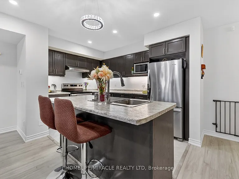 73 Sutcliffe Dr — Photo 13