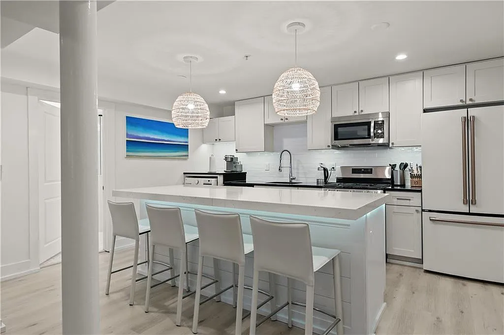 Lenthal School Condos — Photo 1