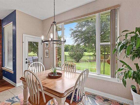 4th image of 828 Sunset Ct