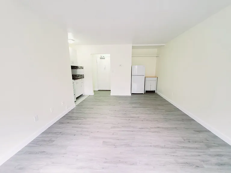 40 Hoyt St #4 — Photo 2