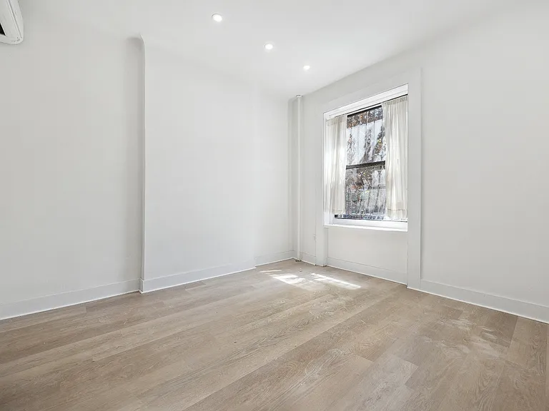 585 Park Pl #1LF — Photo 1