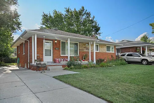 24281 Condon St — Photo 3