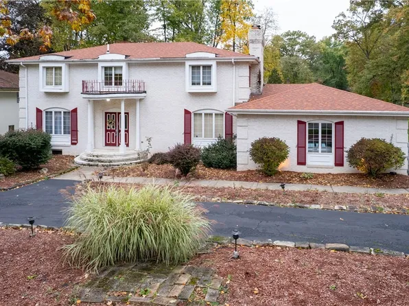 5594 Engleton Ln, Girard, OH 44420