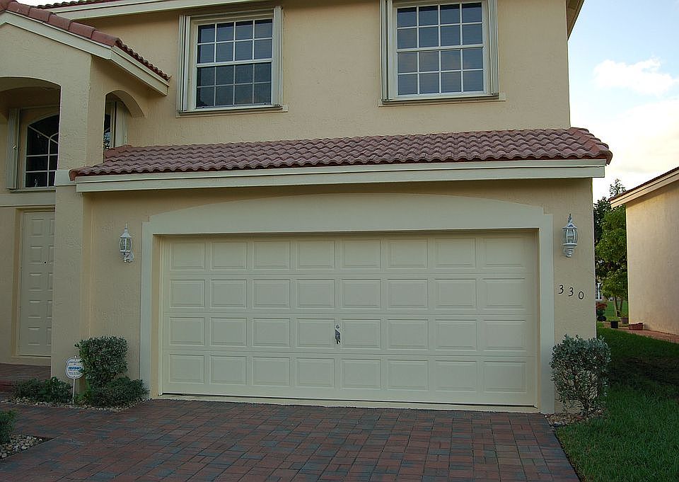 1st image of 330 NW 115th Way