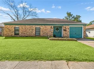 1820 Green Oak Dr, Gretna, LA 70056