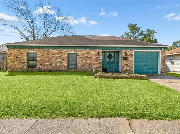 1820 Green Oak Dr, Gretna, LA 70056