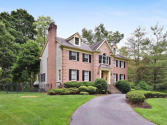 2nd image of 555 Overlook Dr
