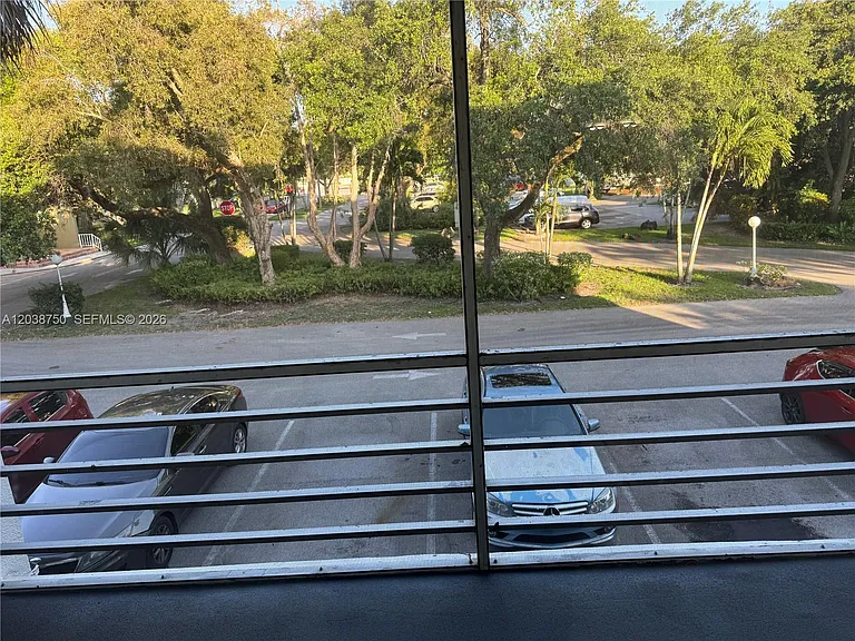 4235 N University Dr #202 — Photo 18