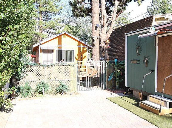 4th image of 1058 Sierra Ave