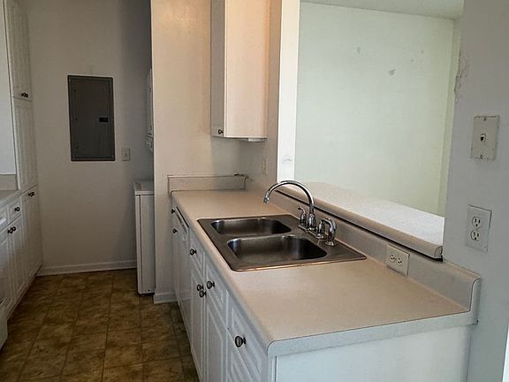 4th image of 2037 Smallbrooke Ct
