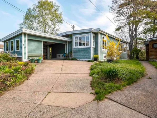 24 Birchview Dr, Halifax, NS B3P 1G4