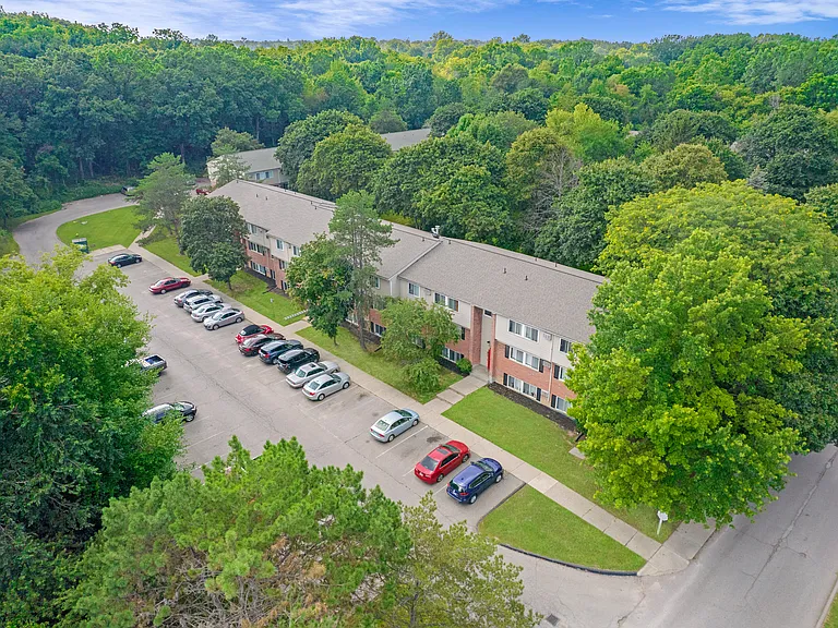 Country Meadows Apartments — Photo 33