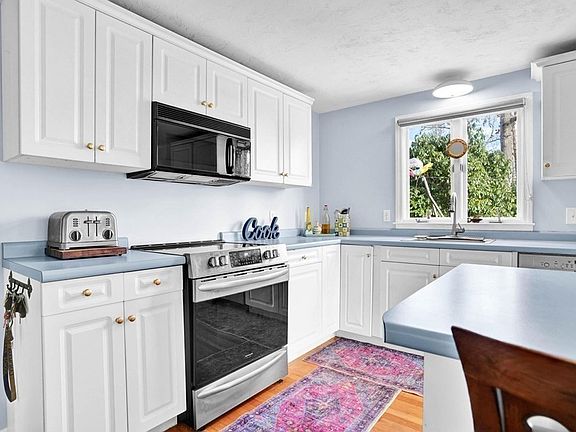4th image of 15 Cornerstone Cir
