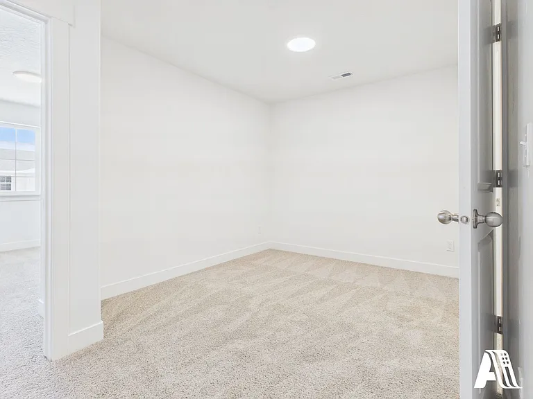 447 E 650 N — Photo 14
