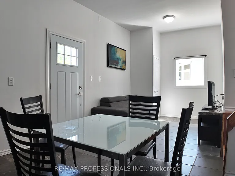 5 Farmbrook Rd #B — Photo 6