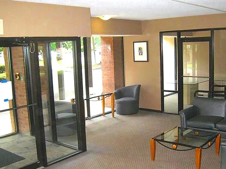 3515 Washington Blvd N #501 — Photo 2
