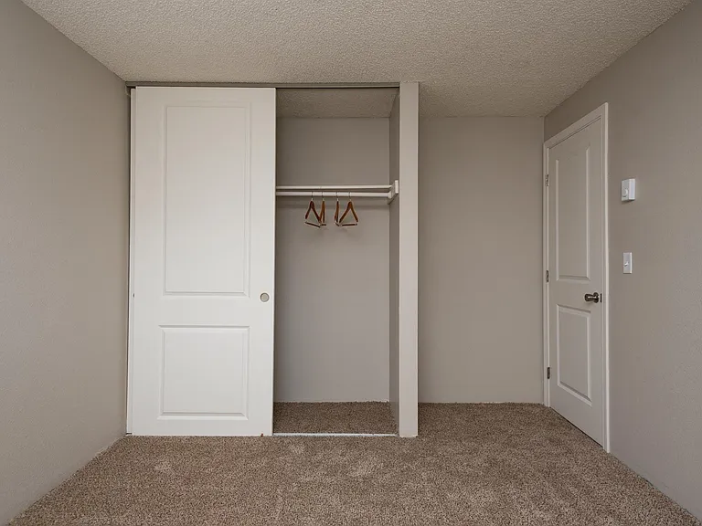 Oak Grove Bedroom Closet