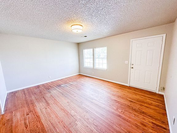 5th image of 4102 SE 11th St