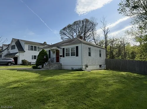 10 Lake Dr Photo 1