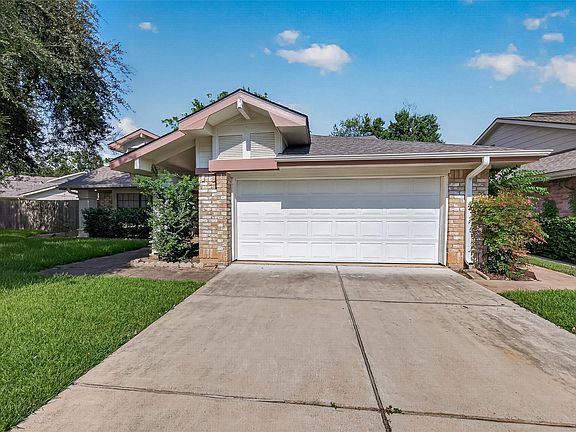 5th image of 2215 Brook View Ln