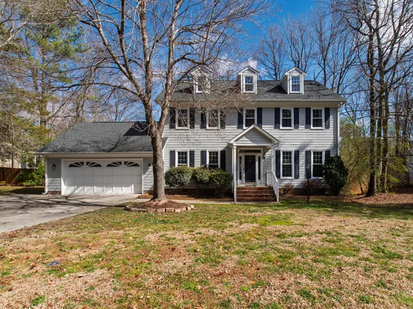 502 Heathridge Ln, Cary, NC 27513