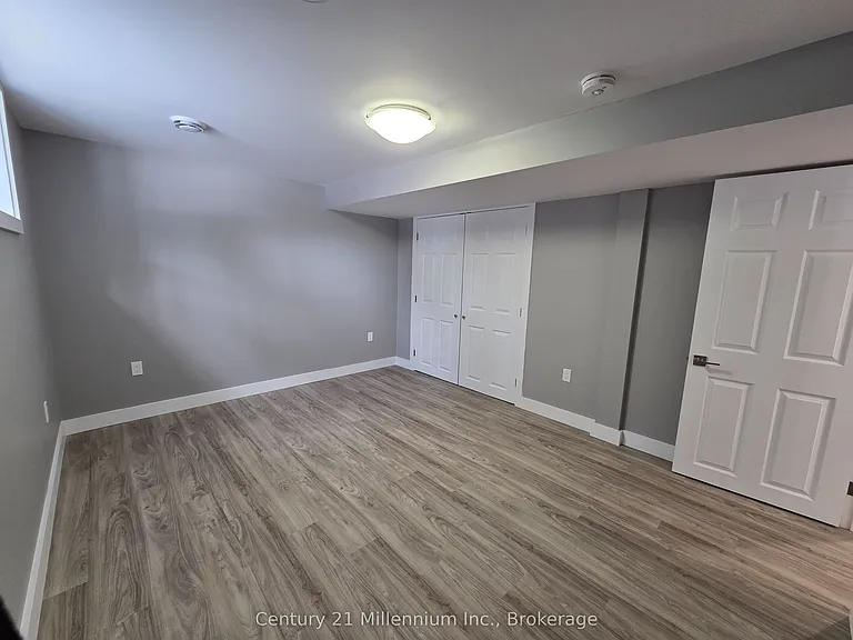 398 Kingsway St E #2 — Photo 17