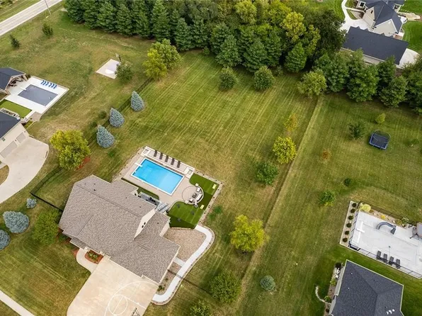 7709 NW 104th Ct, Johnston, IA 50131