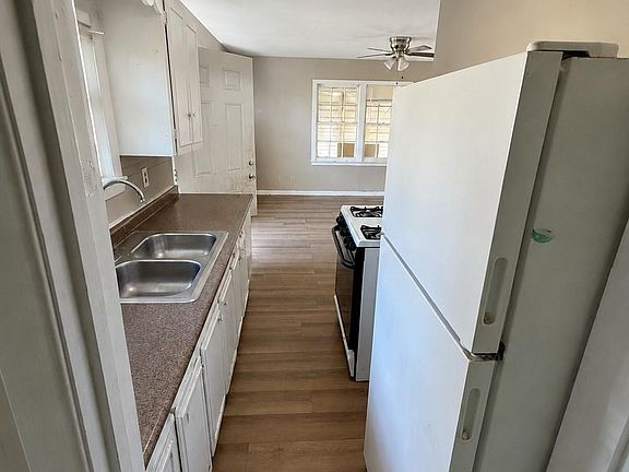 5th image of 4606 Schroeder St