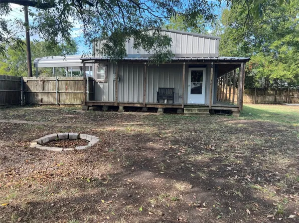 823 E Jackson St, Paris, TX 75460