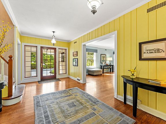 5th image of 27 Hickory Ln