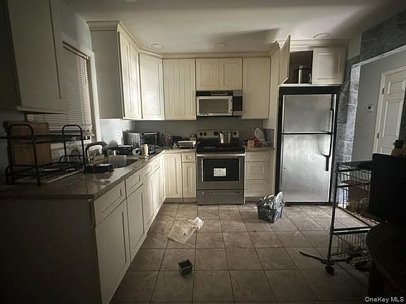 4th image of 110 Nathalie Avenue