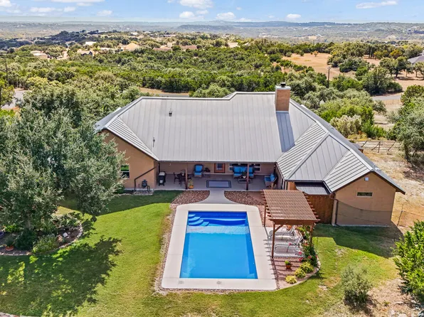 101 N Stallion Estates Dr, Spring Branch, TX 78070